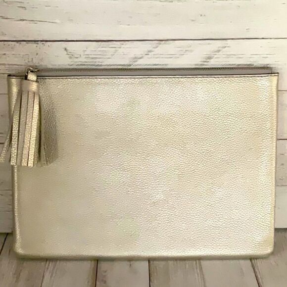 KATE SPADE NWT LEATHER GIA LARCHMONT AVE LOGO SILVER POUCH BAG TASSEL PULL - Picture 4 of 5
